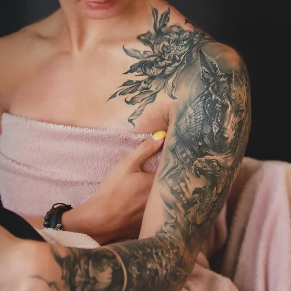 Kája Maňasová · ženský rukáv